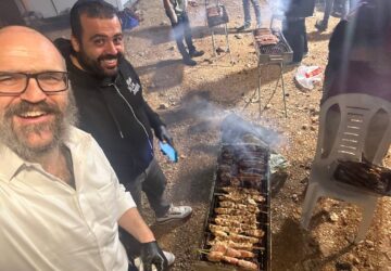 Rabbi Helping in Israel 10